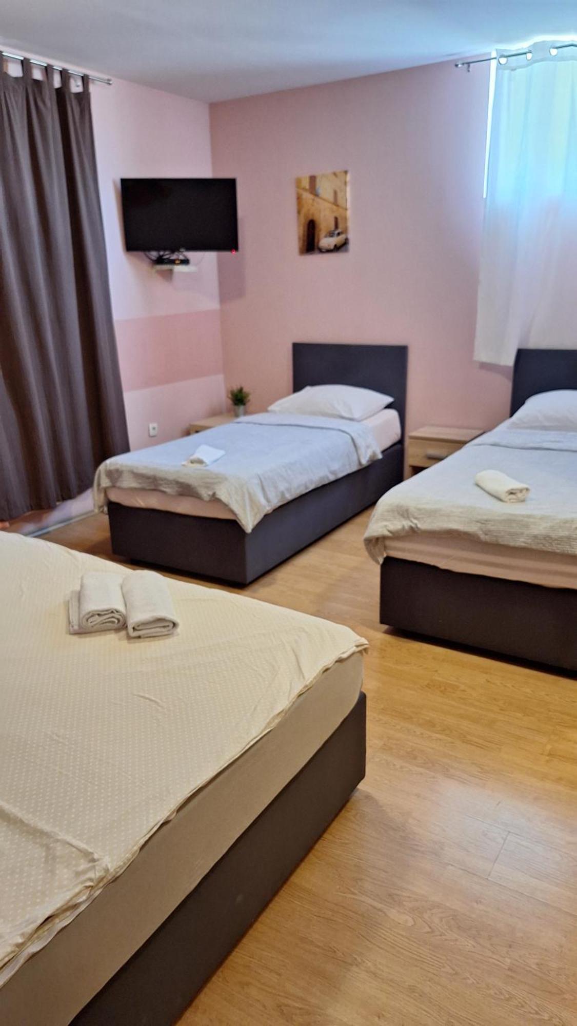 Guest House Sv. Nikola Dugo Selo Esterno foto